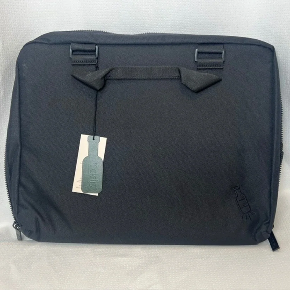 Sipps Speakeasy Mini Liquor Bottle Travel Case Bag - Black New With Tags